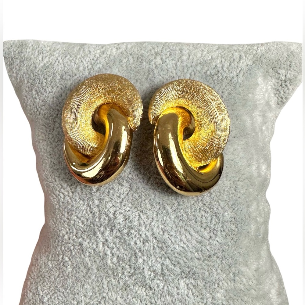 ✨DIOR Vtg 80s Pierced Chunky Knot Earrings w COA - Picture 2 of 16